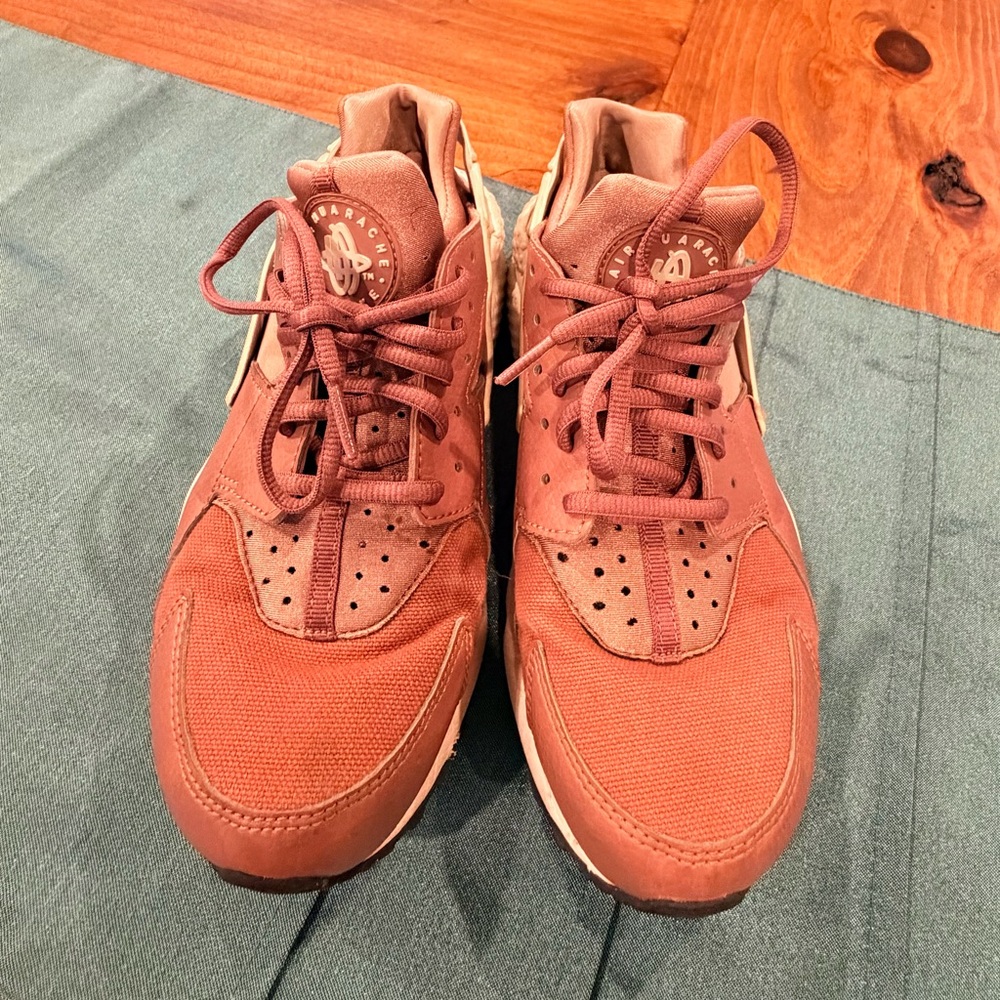Nike Women’s Rose Gold Air Huarache’s
